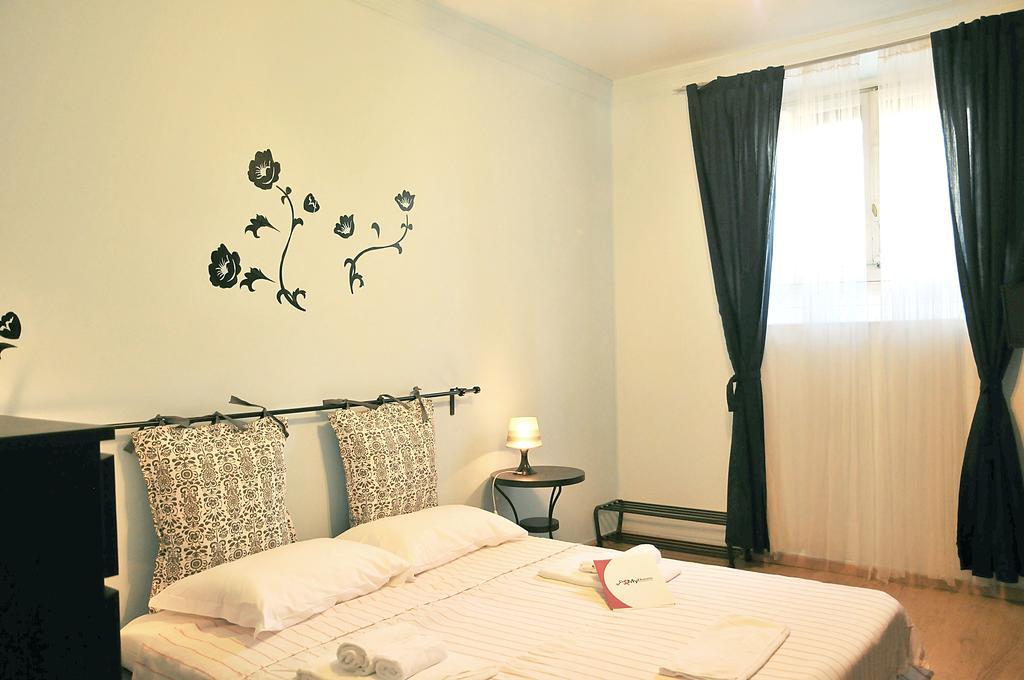 Myroom Statuto Pensión Florencia